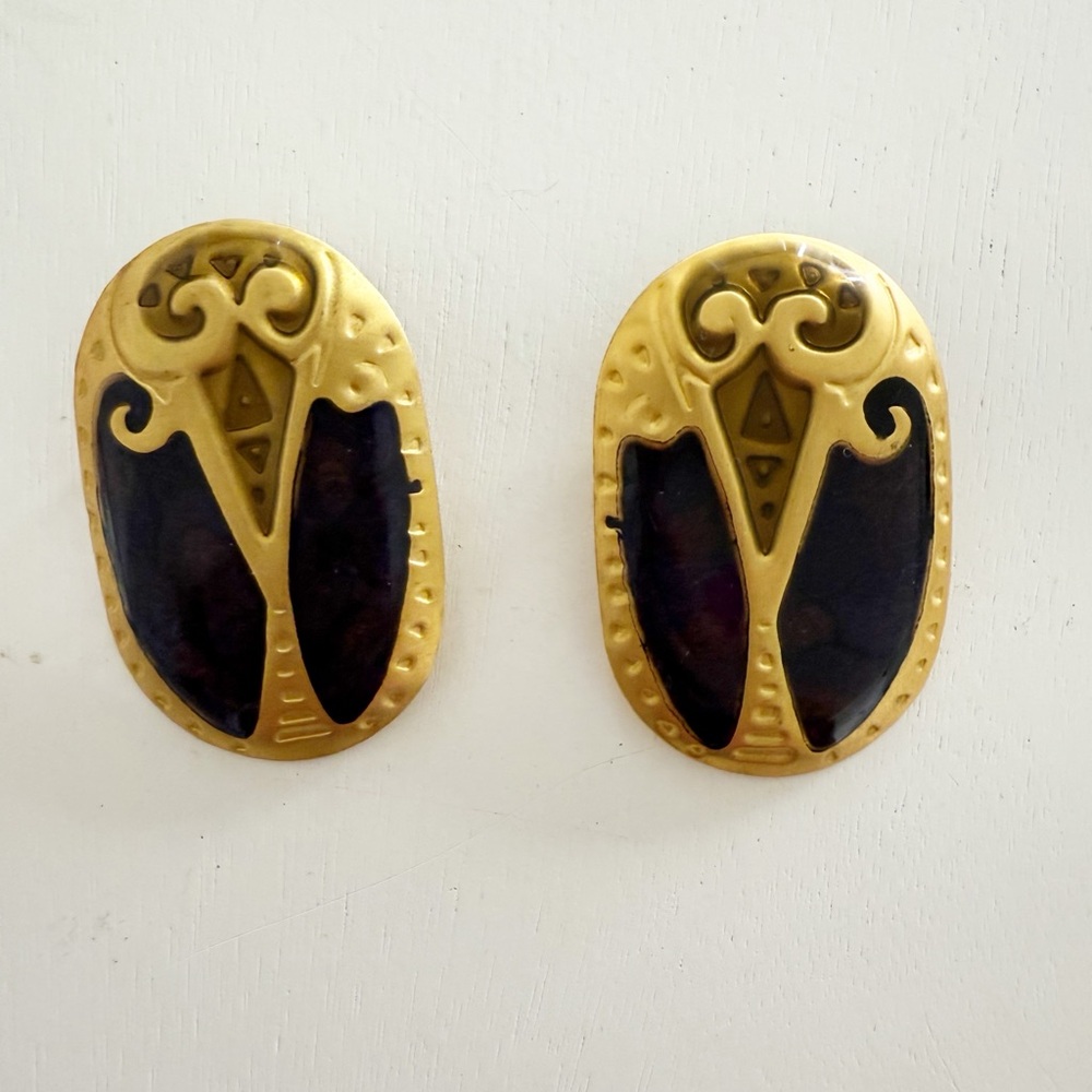 Edgar Berebi Elegant Goldtone Black Earrings Clip-on Lightweight